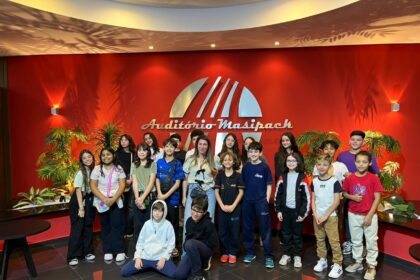 Prefeito Mirim e grupo de crianças vivem experiência inédita no Turismo Industrial de São Bernardo em visita à Masipack