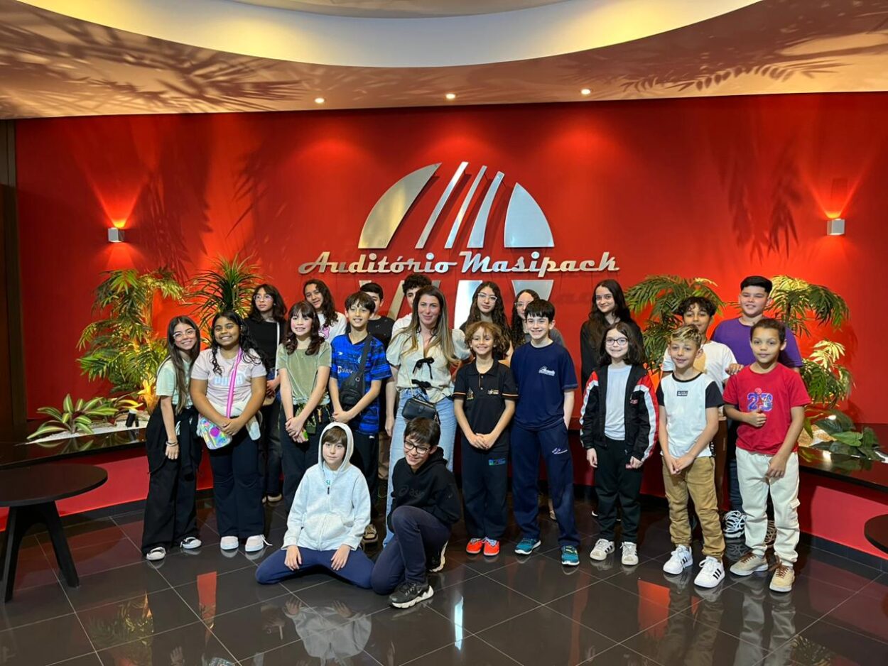 Prefeito Mirim e grupo de crianças vivem experiência inédita no Turismo Industrial de São Bernardo em visita à Masipack