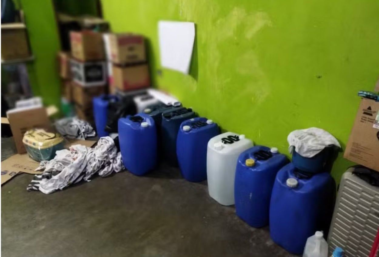 Operação prende uma mulher e investiga suspeita de que etanol de postos de combustível, adulterado com a substância tóxica, era misturado em bebidas