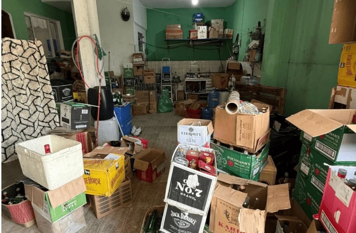 Polícia prende homem que falsificava bebidas em casa em Santo André