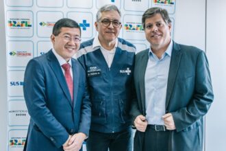 Prefeito Taka Yamauchi apresenta novo projeto de hospital em Brasília