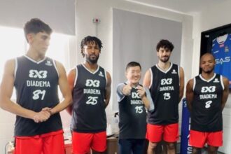 Prefeito de Diadema recebe atletas do basquete 3x3 antes de competição internacional