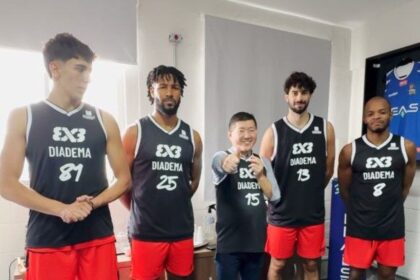 Prefeito de Diadema recebe atletas do basquete 3x3 antes de competição internacional