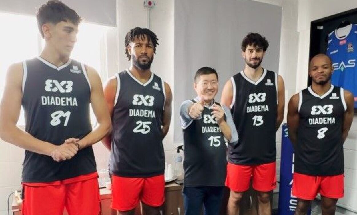 Prefeito de Diadema recebe atletas do basquete 3x3 antes de competição internacional