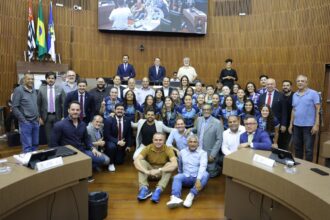 Câmara de Santo André une legislação e celebração: aprova projetos-chave e homenageia 133 anos de história em sessão festiva