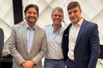 Thiago Auricchio reforça união com Tarcísio e André do Prado e destaca impacto histórico da Tabela SUS Paulista