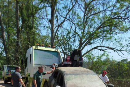 GCM de Ribeirão Pires localiza veículo roubado submerso no Jardim Represa durante patrulhamento