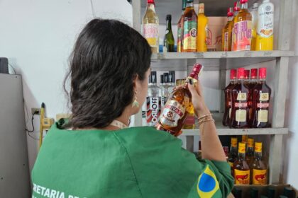 Fiscalização apreende bebidas sem identificação em adega no Pilar Velho em Ribeirão Pires