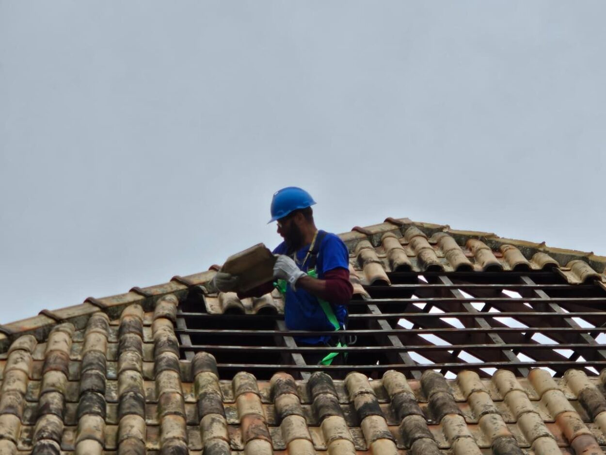 Vila do Doce passa por destelhamento do palco em obras de recuperação Ribeirão Pires