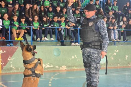 Projeto ‘Cão Amigo’ é ampliado para escolas municipais e estaduais em Ribeirão Pires