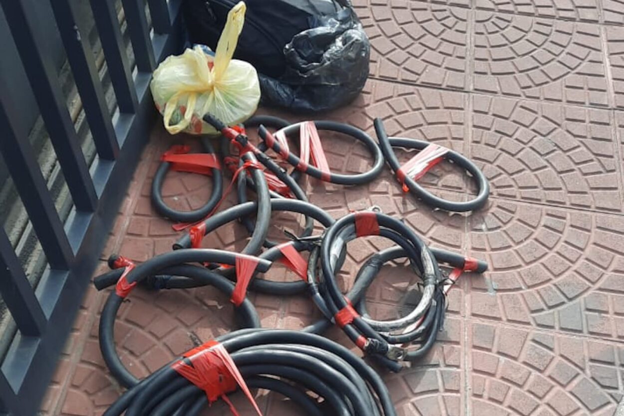 Agentes da GCM foram ao estabelecimento comercial e, ao conversar com o proprietário, constataram que a informação repassada pelo indivíduo a respeito dos cabos era falsa