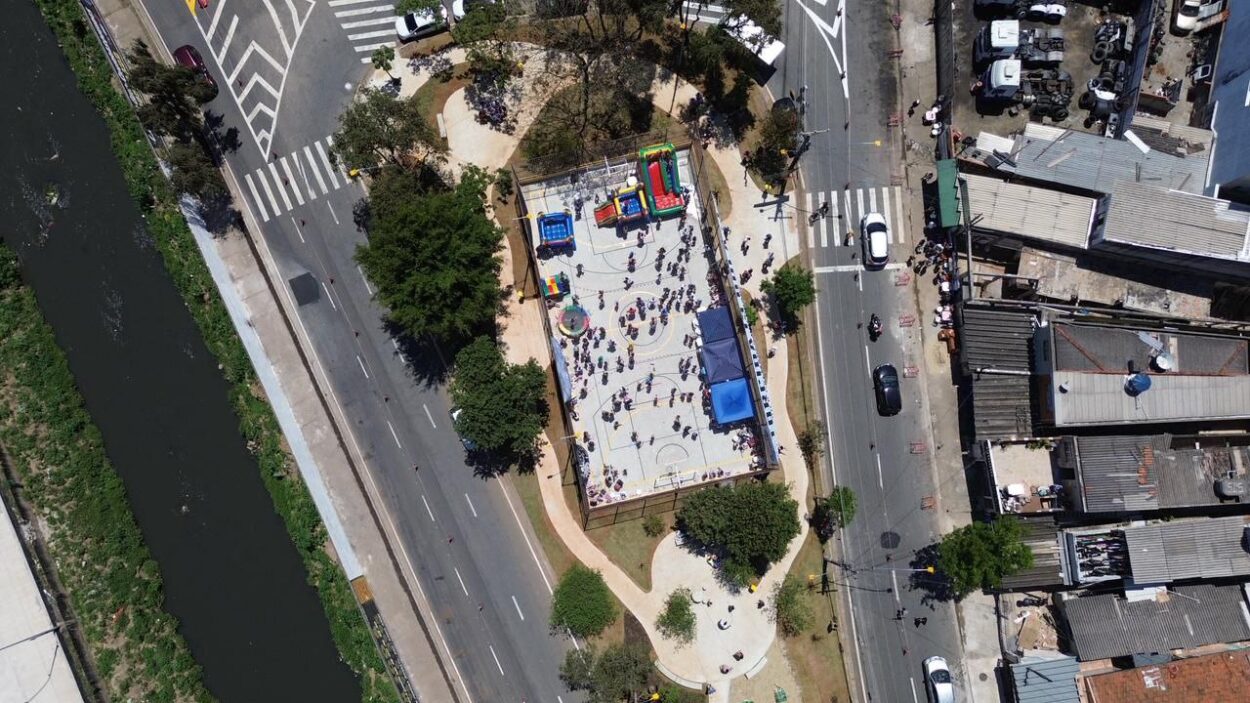Moradores da Vila Palmares ganham praça totalmente revitalizada