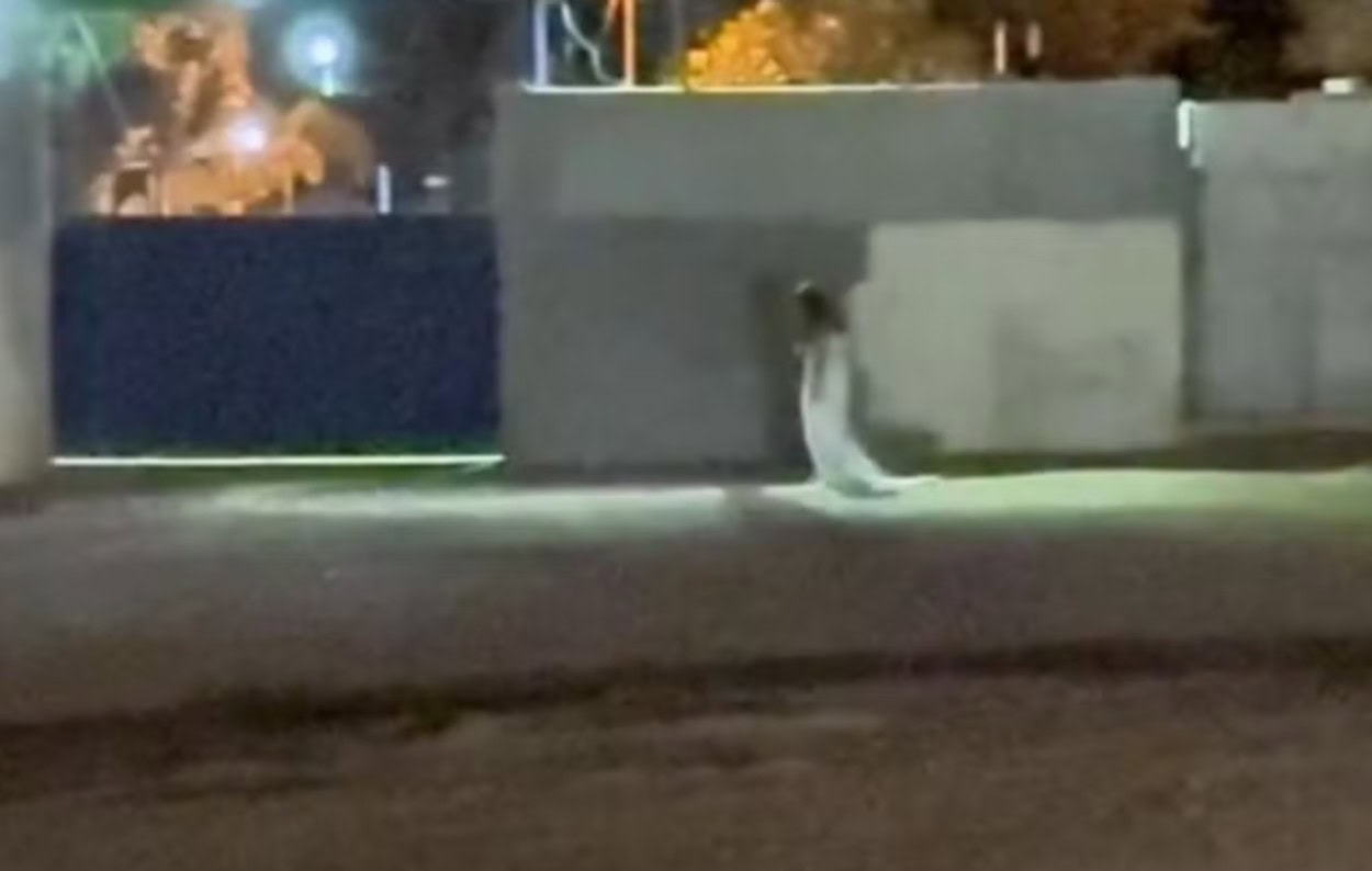 Mistério: Mulher vestida de noiva em frente a cemitério em GO intriga e viraliza