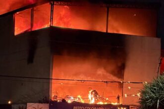 Madrugada de susto na Avenida Presidente Kennedy mobiliza bombeiros; Corporação confirma fogo extinto e ausência de vítimas em nota oficial