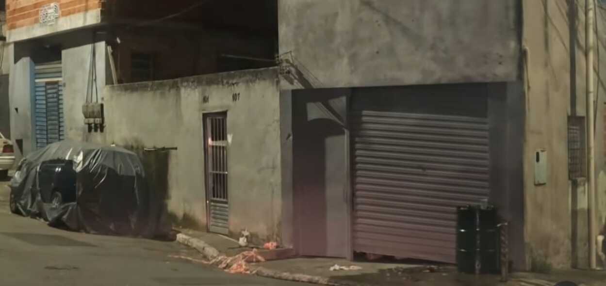 Disparos contra o casal foram feitos na Rua Aurélio Pereira da Silva, no Jardim Canhema, em frente a um bar da família.