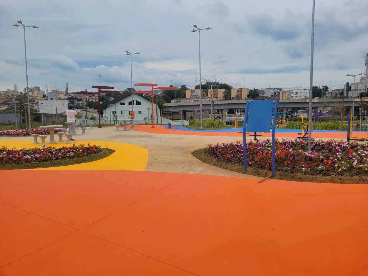  75ª Praça-Parque será a1ª com irrigação experimental para otimizar uso da água; 219 mudas de árvores nativas e frutíferas foram plantadas