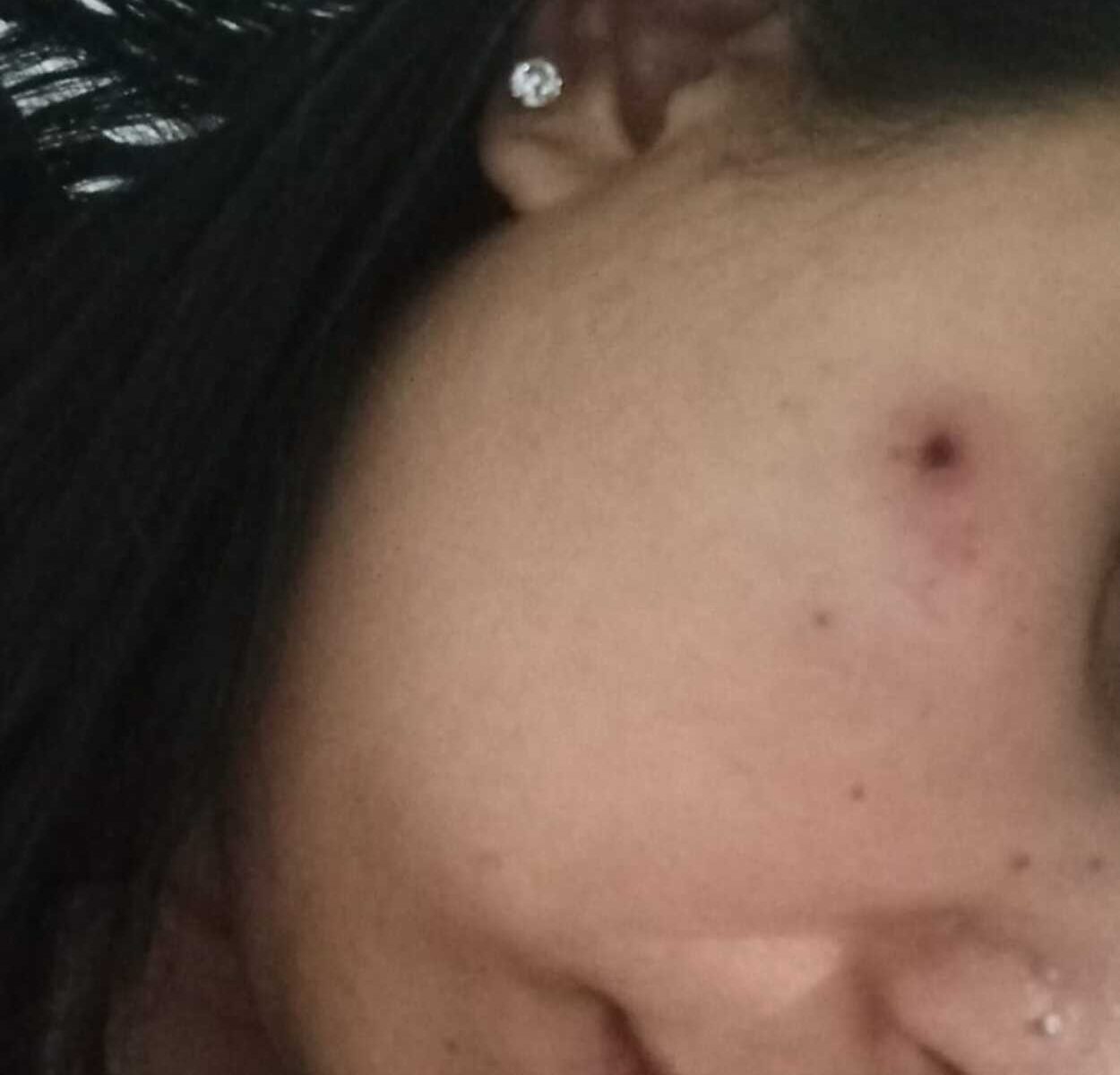 Caroline ao relatar um histórico de agressões e até 'quebradeira' em sua residência.