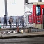 Homem carregava cesta básica e se desequilibrou; Prefeitura informa que presta assistência à família de vítima em acidente com ônibus