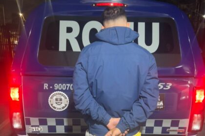 capturado, que já possuía passagem anterior por furto, foi conduzido ao 1º Distrito Policial, onde permaneceu à disposição da Justiça.
