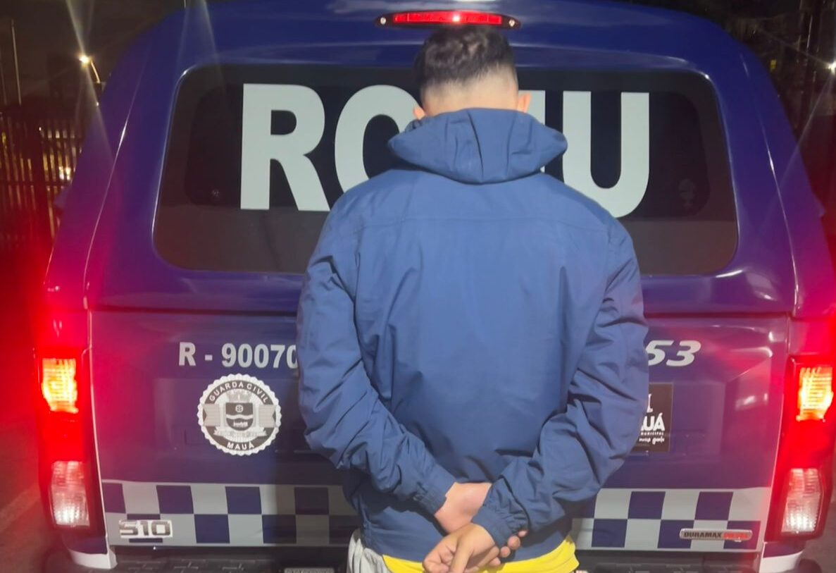 capturado, que já possuía passagem anterior por furto, foi conduzido ao 1º Distrito Policial, onde permaneceu à disposição da Justiça.