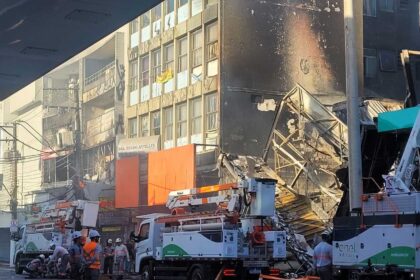 Após incêndio destruir loja no Centro de São Bernardo, Enel repara danos na rede elétrica