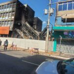 Após incêndio controlado em SBC, imóveis na rua Marechal Deodoro são isolados com tapumes