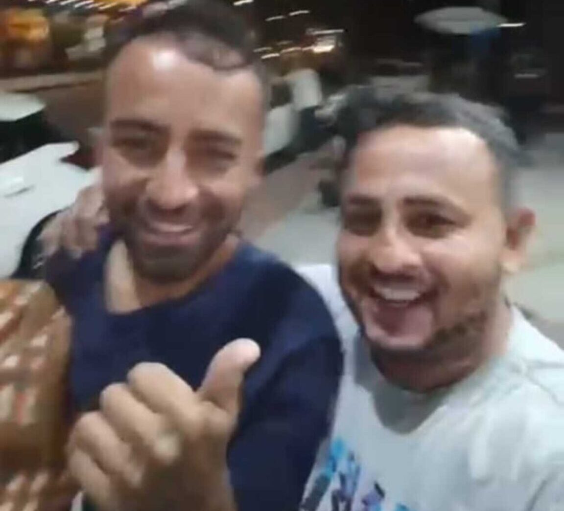 Amigo localiza João Victor, que estava debilitado, e o leva para receber cuidados urgentes