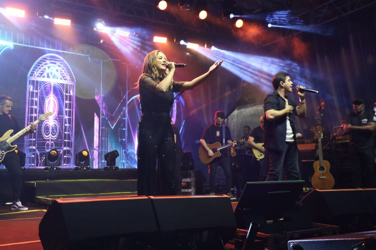 Dupla Maria Cecília & Rodolfo agitou o público neste sábado