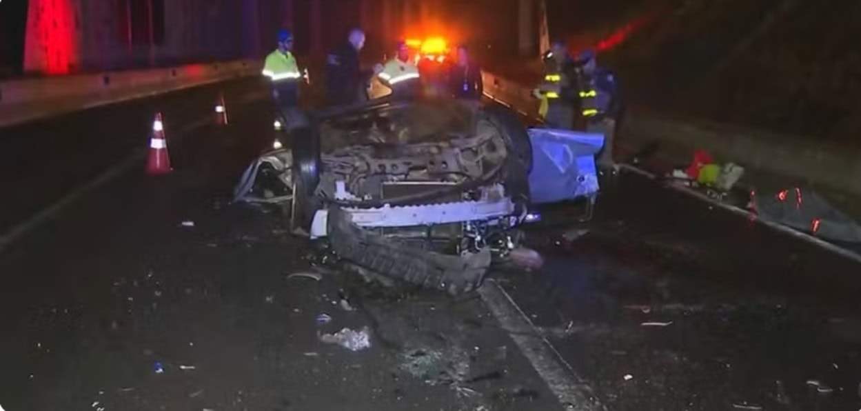 Cinco amigos voltavam do litoral quando veículo despencou de 10 metros em São Bernardo do Campo; chovia no momento do acidente. Foto: reprodução/TV Globo