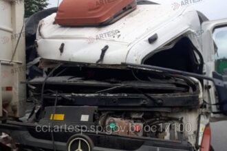 Acidente no Rodoanel causa congestionamento e deixa vítima presa nas ferragens