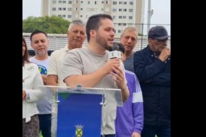 Gilvan inaugura nova praça de esportes em Santo André, se emociona e chora em discurso