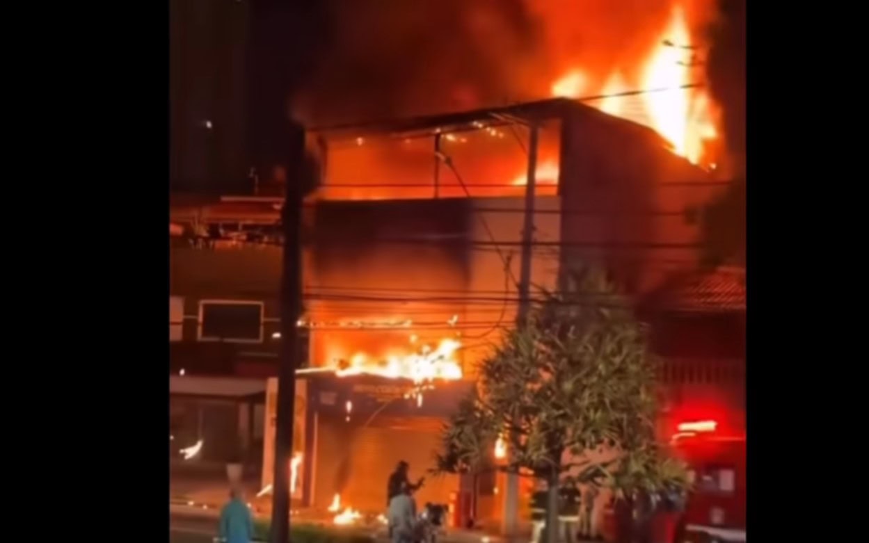 Chamas consomem a Colorado Motos: Incêndio Atinge oficina tradicional em São Caetano