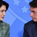 Prisão de Bolsonaro mantida após audiência; esposa Michelle o visita na PF