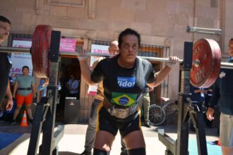 Inspetora-chefe Patrícia Cândido, da GCM de São Caetano, conquista o pentacampeonato latino-americano de Powerlifting no México