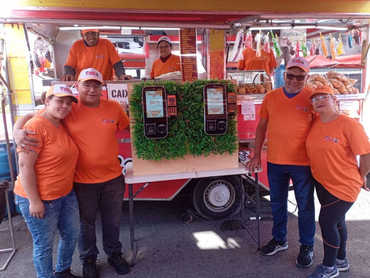 Feirante de Mauá aposta em tecnologia e transforma barraca de pastel em modelo de inovação