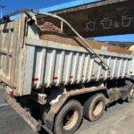 Operação da Prefeitura de Mauá flagra dois caminhões transportando entulho sem documentação