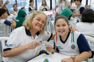 Troca de cartas une alunos da EMEF Santina e idosos da UniMAIS em São Caetano