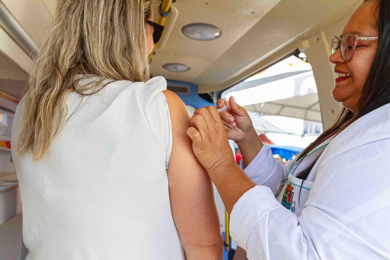 Ação facilita e amplia o acesso da população de Diadema  aos imunizantes, durante o final de semana; doses continuam disponíveis nas 20 UBS de segunda a sexta-feira