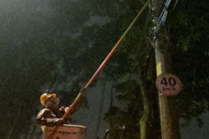 Enel São Paulo remove fios irregulares de cerca de 2 mil postes em Diadema. Foto: Divulgação