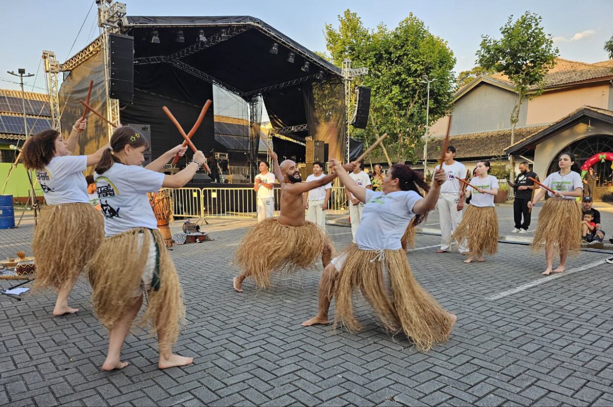 Ribeirão Pires encerra a programação da Consciência Negra com shows, tradições culturais e grande participação do público no Paço Municipal
