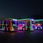 No dia 6 de dezembro, o ônibus natalino marcará presença no Parque da Juventude, durante a inauguração da Vila Natalina, ampliando ainda mais o clima festivo na cidad
