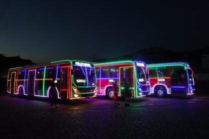 No dia 6 de dezembro, o ônibus natalino marcará presença no Parque da Juventude, durante a inauguração da Vila Natalina, ampliando ainda mais o clima festivo na cidad