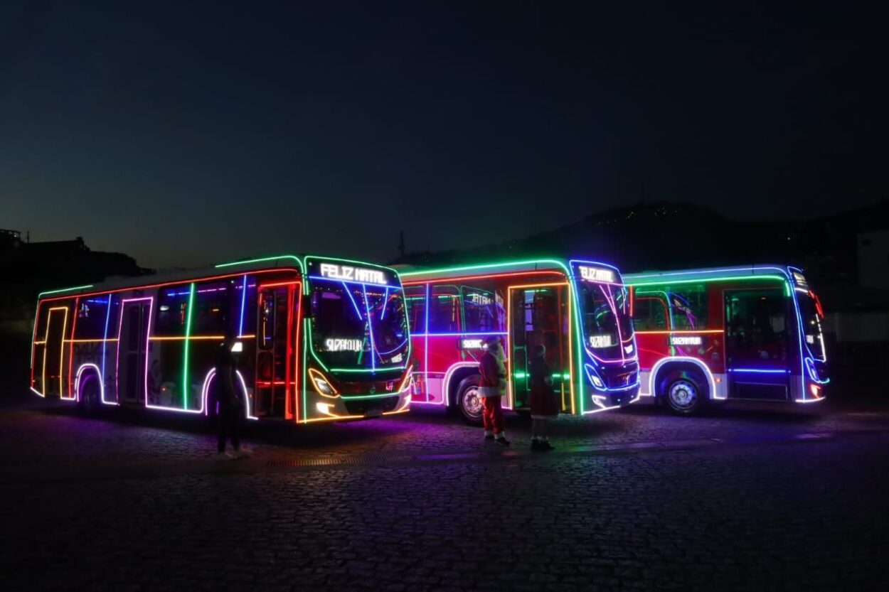 No dia 6 de dezembro, o ônibus natalino marcará presença no Parque da Juventude, durante a inauguração da Vila Natalina, ampliando ainda mais o clima festivo na cidad