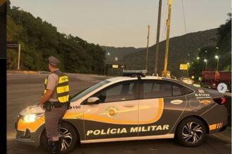 Polícia Militar Rodoviária (PMR) foi acionada na tarde deste sábado (08/11) para atender a uma ocorrência inusitada na Via Anchieta