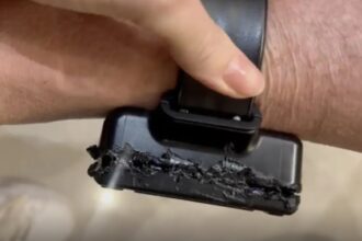 Bolsonaro diz ter usado ferro em tornozeleira devido a curiosidade