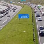 Anchieta e Imigrantes enfrentam alto fluxo de veículos no início de feriado prolongado