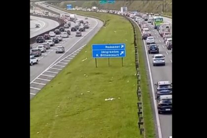 Anchieta e Imigrantes enfrentam alto fluxo de veículos no início de feriado prolongado