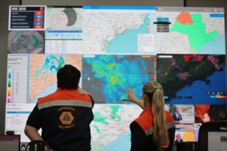 Estado mobiliza gabinete de crise para chuvas e define ações de prevenção com municípios