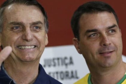 Em carta, Bolsonaro confirma pré-candidatura do filho Flávio à Presidência da República em 2026