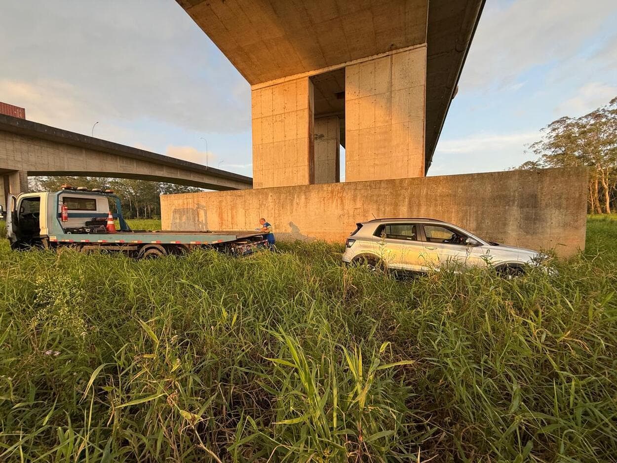 GCM recupera veículo de motorista de aplicativo em área de matagal em São Bernardo